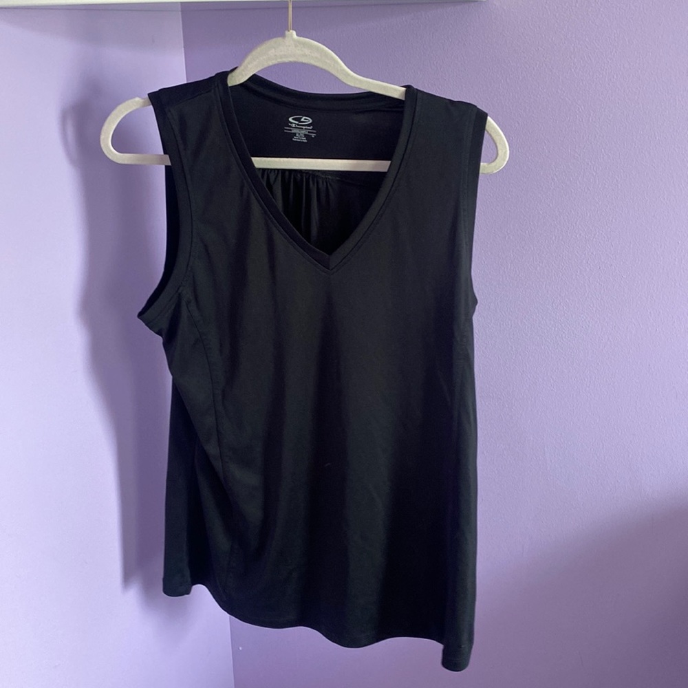 Women’s loose fitting black work out tank